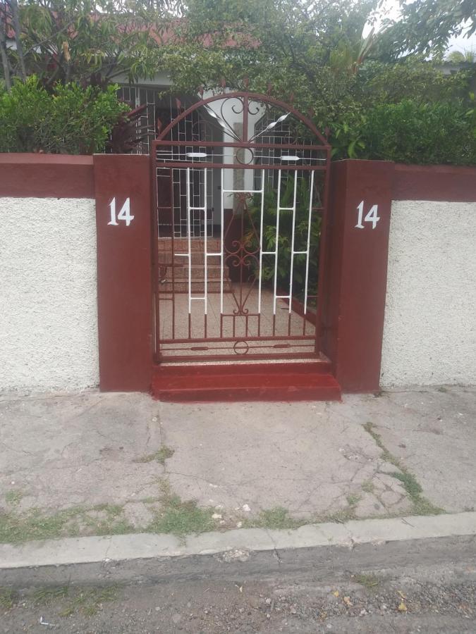 15 Min From The Airport In Kingston Jamaica Apartment Exterior photo