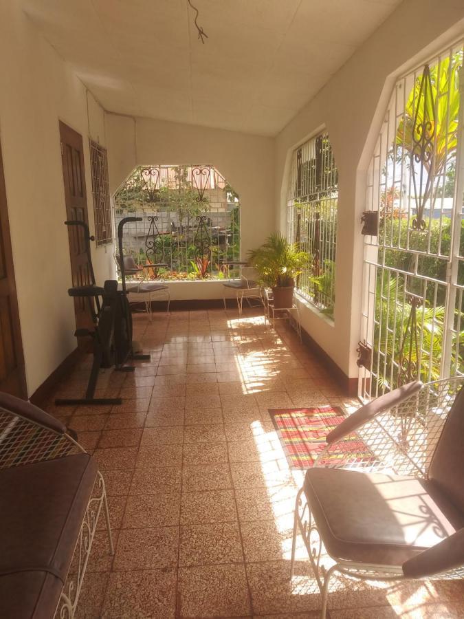 15 Min From The Airport In Kingston Jamaica Apartment Exterior photo